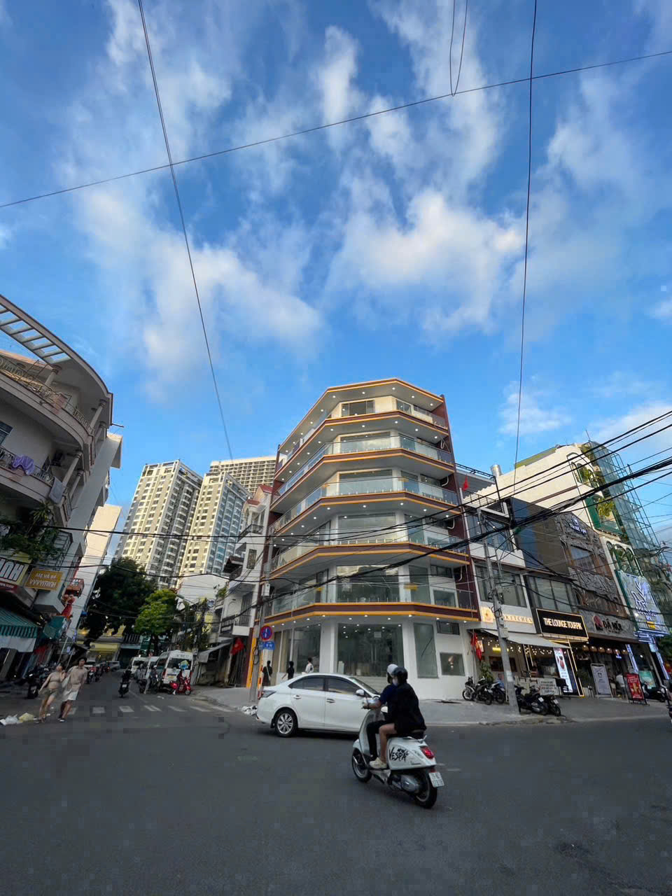 CHO THUÊ TÒA NHÀ LÔ GÓC VIP – VÕ TRỨ SÁT TÔ HIẾN THÀNH | PHỐ HÀN MỚI 100%